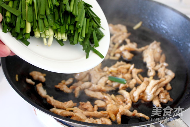 Leek Shredded Pork Spring Rolls recipe