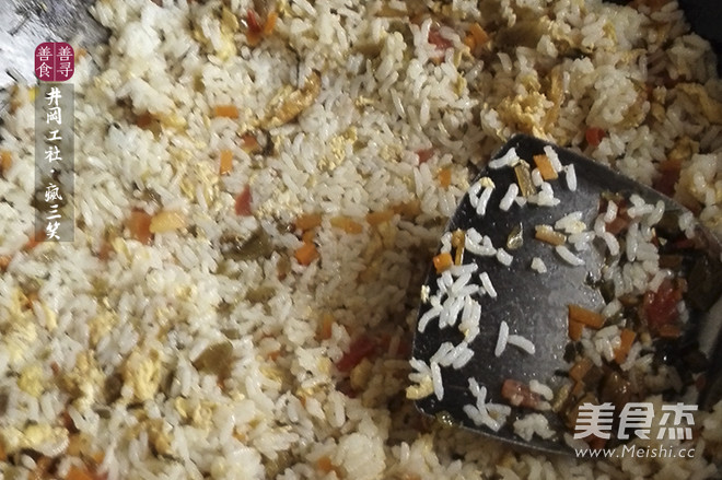 Fried Rice with Sauerkraut, Tomato, Carrot and Egg recipe