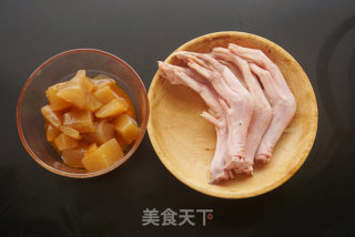 Sour Radish Duck Foot Soup recipe