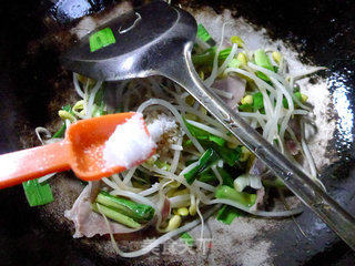 Stir-fried Soy Sprouts with Pork Tongue recipe