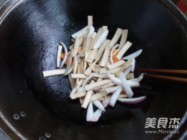 Stir-fried Loofah with Dried Beans recipe