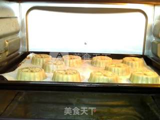 #新良首第届烤大赛#cantonese-style Walnut and Bean Paste Mooncakes recipe