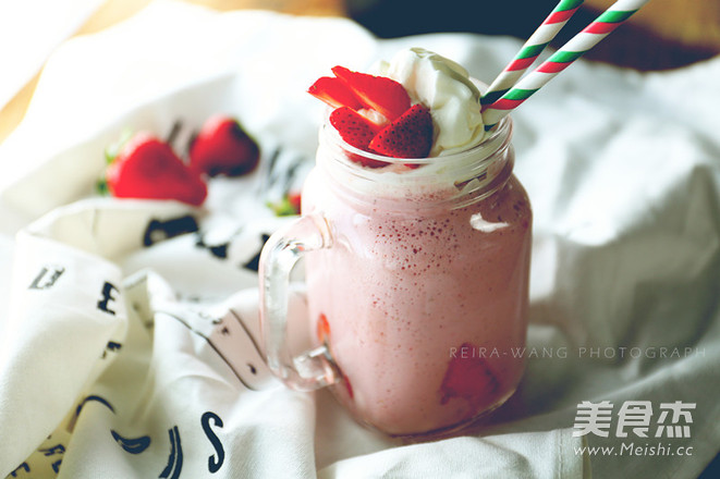 Strawberry Milkshake recipe