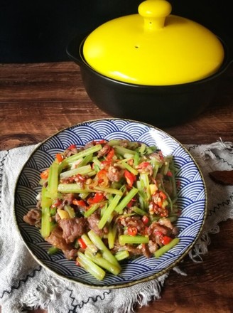 Stir-fried Beef with Celery (casserole Version)