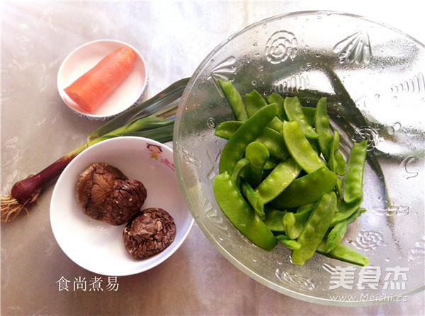 Winter Mushroom and Oyster Fragrant Snow Peas recipe