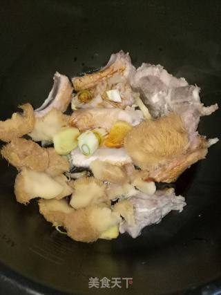 Stewed Pork Ribs with Hericium recipe