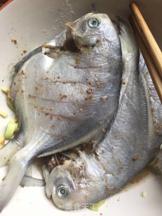 Fried Silver Pomfret recipe