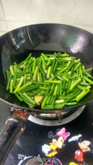 Stir-fried Rice Eel with Garlic Moss recipe