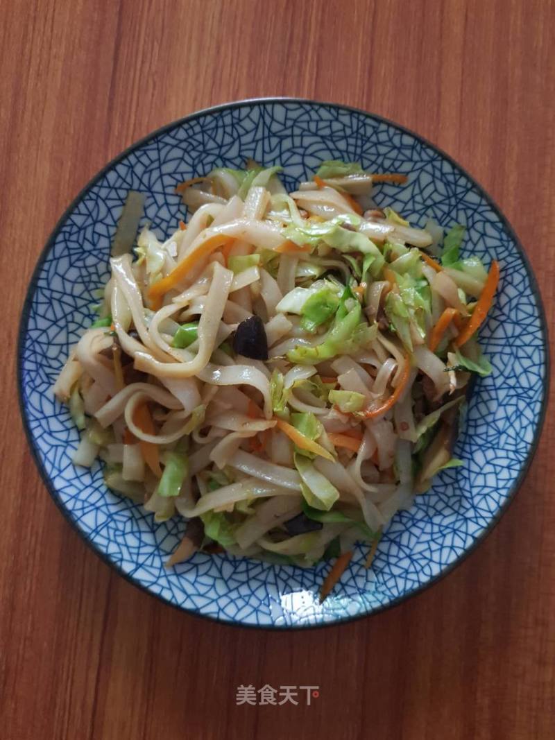 Stir-fried Hor Fun with Cabbage