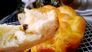 Golden Coconut Black Jacquard Garland Bread recipe