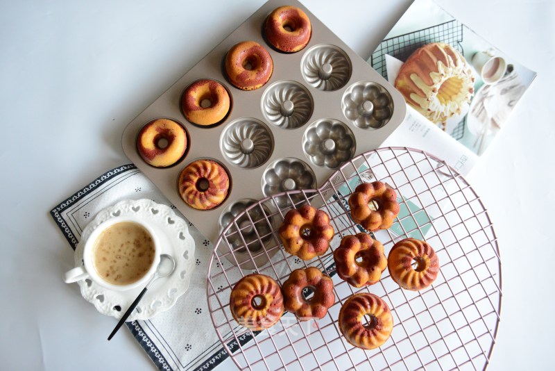 Two-color Pineapple Sandwich Donut recipe