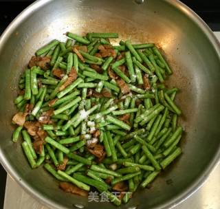 Stir-fried Pork Belly with Cowpeas recipe