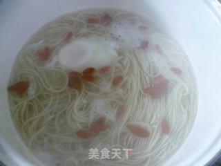 Soba Noodles with Wolfberry and Egg recipe