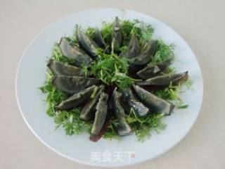 Parsley Mixed with Preserved Eggs recipe