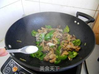 Stir-fried Green Peppers with Mushrooms recipe