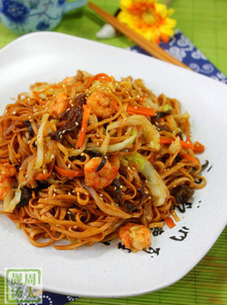 Assorted Fried Noodles with Sauce recipe