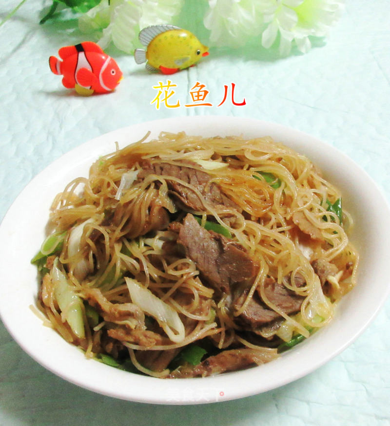 Stir-fried Rice Noodles with Beef and Green Onion recipe