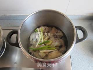 Sour Soup and Spicy Pork Knuckles recipe