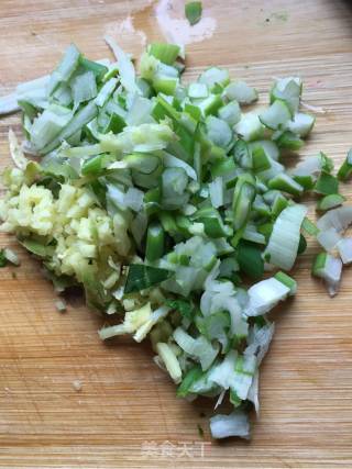 Pork Bun with Moss Vermicelli recipe