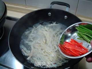 Chicken Shreds Mixed with Spring Bamboo Shoots recipe