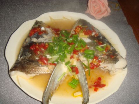 Steamed Chopped Pepper Fish Head with Shredded Radish recipe