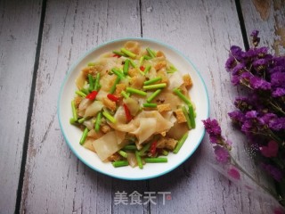 Stir-fried Liangpi with Garlic Moss recipe