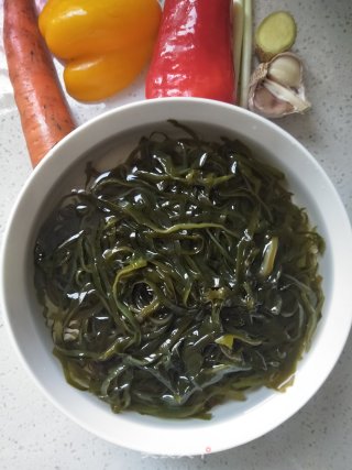 Colored Peppers Mixed with Kelp recipe