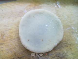 Celebrating The Mid-autumn Festival——red Bean Paste Chrysanthemum Crisp recipe