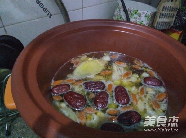 American Ginseng, Red Dates, Wolfberry Hen Soup recipe