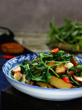 Stir-fried Chinese Wolfberry Leaves