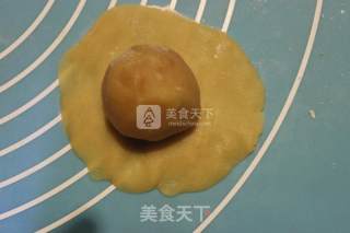 Cantonese Egg Yolk Mooncake recipe