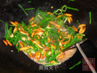 Very Gourmet-fried Silkworm Chrysalis with Leeks recipe