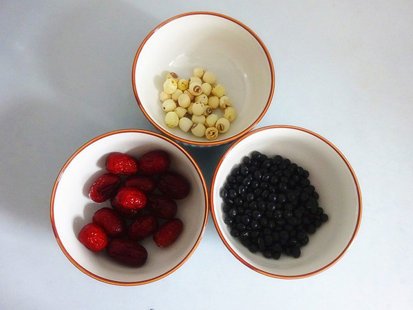 Red Dates, Black Beans and Lotus Seed Soup recipe