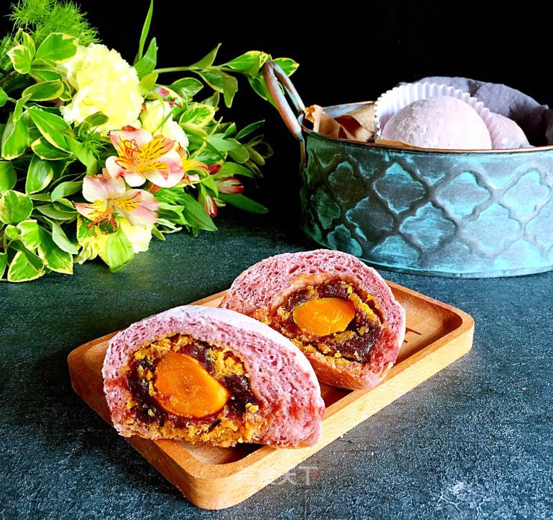 #四session Baking Contest and 爱吃节# Egg Yolk Bean Paste Cranberry Buns recipe