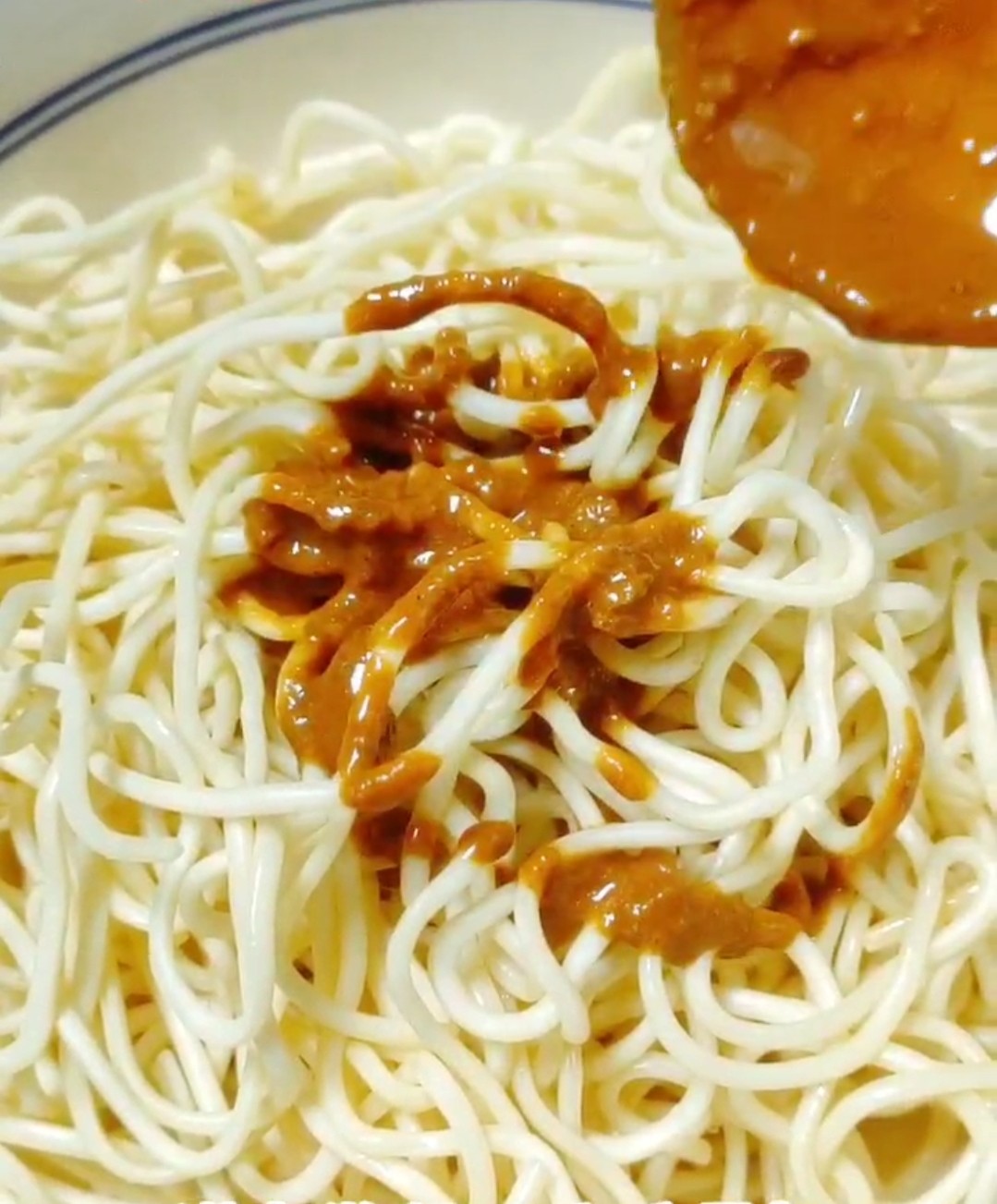 Hot Noodles with Sesame Paste recipe