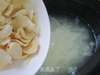 Saponin Rice, White Fungus and Lotus Seed Soup recipe