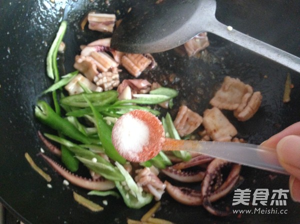 Stir Fried Squid with Green Chili recipe