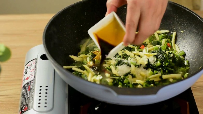 Stir-fried Shredded Pork with Winter Bamboo Shoots and Pickled Vegetables recipe