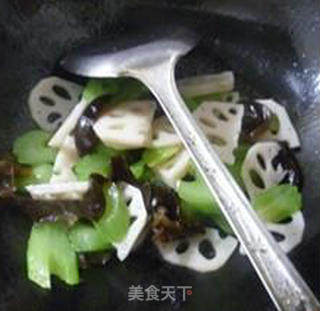 Stir-fried Lotus Root with Black Fungus and Celery recipe