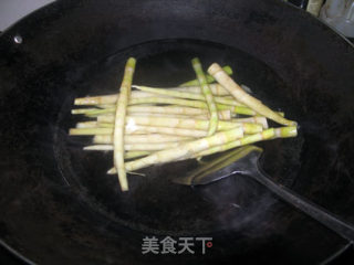 Stir-fried Spring Bamboo Shoots with Spare Ribs recipe