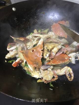 Stir-fried Crab with Ginger and Green Onion recipe