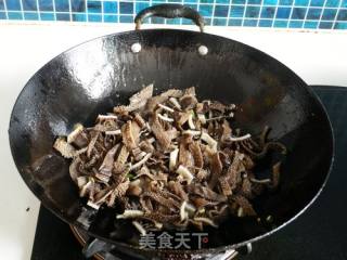 Coriander Fried Hairy Belly recipe