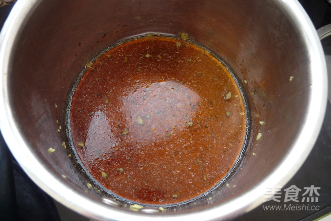 Tea Oil Ginger Mixed with Angelica Seedlings recipe