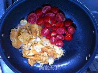 Homemade Tomato Scrambled Eggs recipe