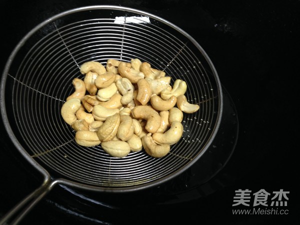 Stir-fried Chicken with Cashew Nuts recipe