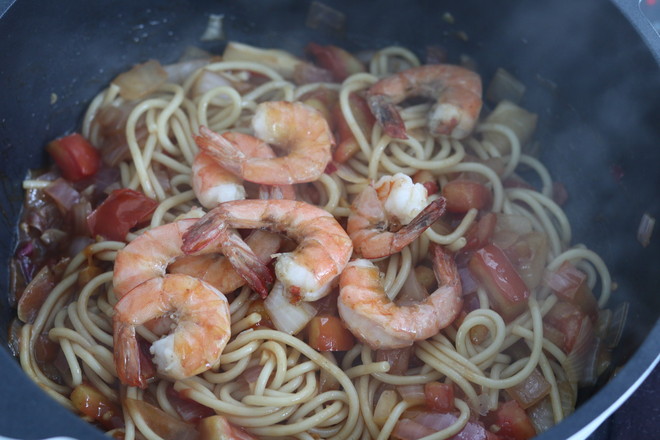 Spaghetti with Tomato and Shrimp recipe