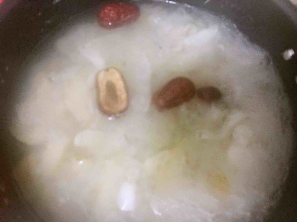 Sydney White Fungus and Lotus Seed Soup recipe