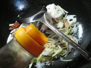 Stir-fried Lotus Root with Fragrant Dried Leek Buds recipe