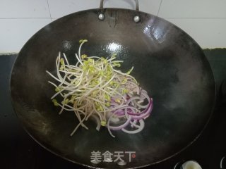 Stir-fried Dry Noodles with Bean Sprouts recipe