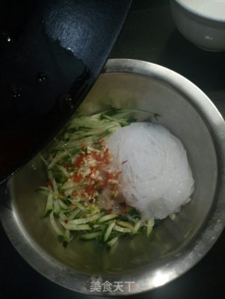 Cucumber Mixed with Vermicelli in Oil recipe